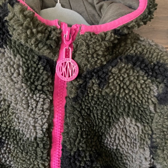 DKNY Infant coat camouflage pink camo winter fall size 12-18mo - Picture 2 of 5